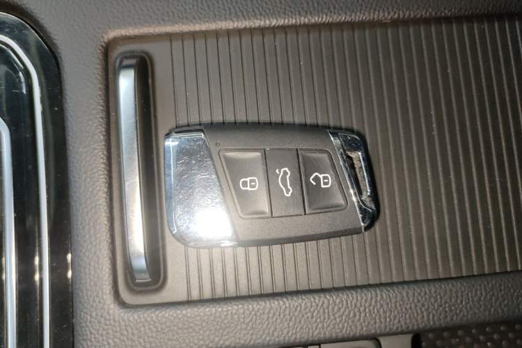 Used Volkswagen Magotan 2019 330TSI DSG Leading Model China VI Standard Interior 1