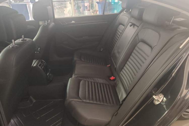 Used Volkswagen Magotan 2019 330TSI DSG Luxury Version China VI Standard Interior 1