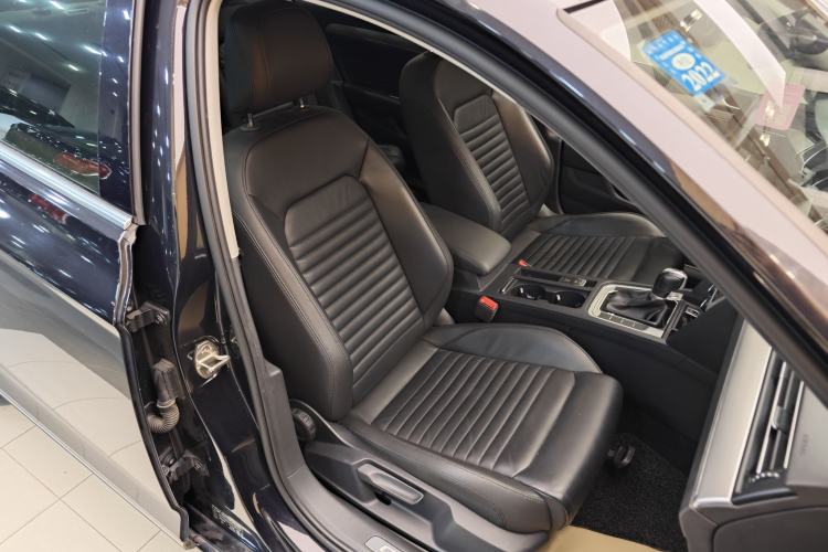 Used Volkswagen Magotan 2019 280TSI DSG Comfort Model China VI Standard Interior 1