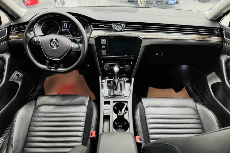 Used Volkswagen Magotan 2019 330TSI DSG Luxury Model China V Standard Interior 1