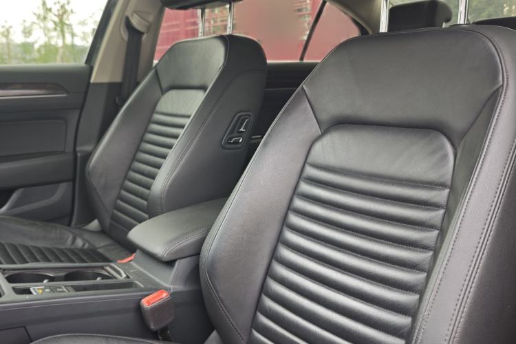 Used Volkswagen Magotan 2019 330TSI DSG Luxury Model China V Standard Interior 1