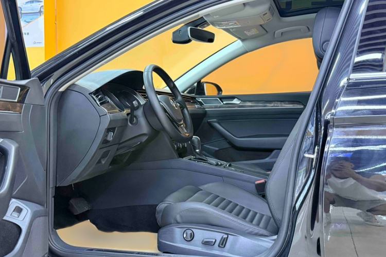 Used Volkswagen Magotan 2019 330TSI DSG Luxury Model China V Standard Interior 1