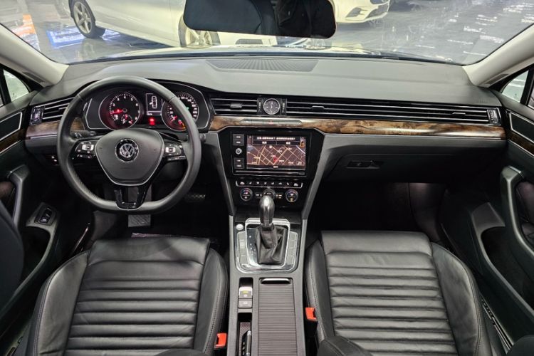 Used Volkswagen Magotan 2019 330TSI DSG Luxury Model China V Standard Interior 10