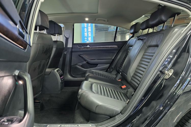 Used Volkswagen Magotan 2019 330TSI DSG Luxury Model China V Standard Interior 11