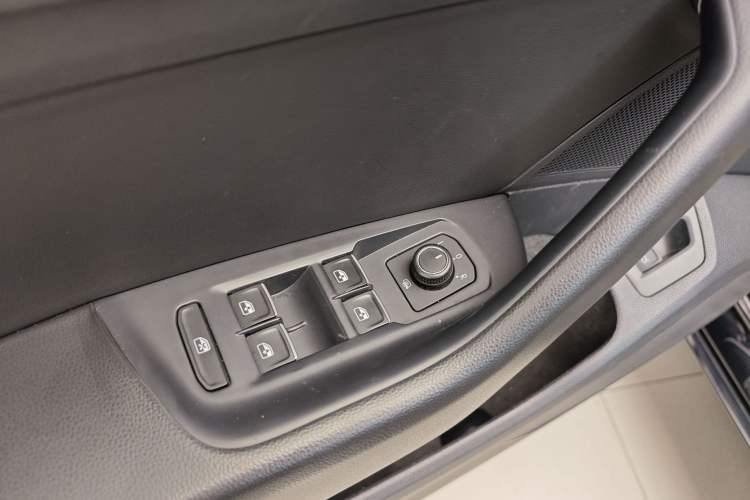 Used Volkswagen Magotan 2019 280TSI DSG Comfort Model China VI Standard Interior 11