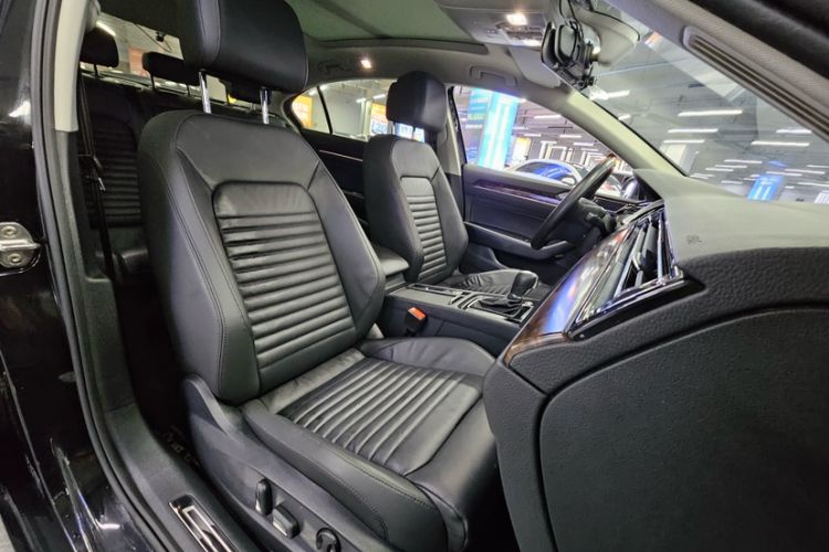 Used Volkswagen Magotan 2019 330TSI DSG Luxury Model China V Standard Interior 12