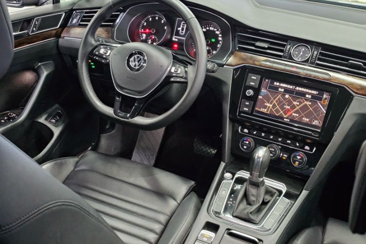 Used Volkswagen Magotan 2019 330TSI DSG Luxury Model China V Standard Interior 2