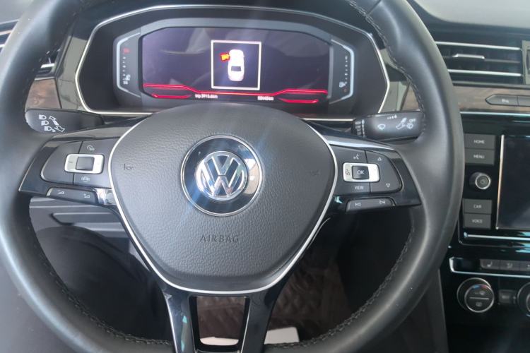Used Volkswagen Magotan 2019 330TSI DSG Luxury Model China V Standard Interior 2