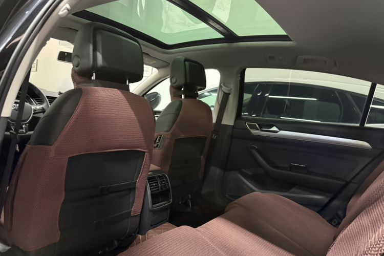 Used Volkswagen Magotan 2019 330TSI DSG Leading Model China VI Standard Interior 2