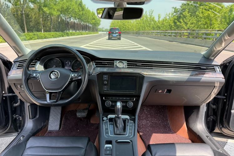 Used Volkswagen Magotan 2019 380TSI DSG Luxury Model China V Standard Interior 2