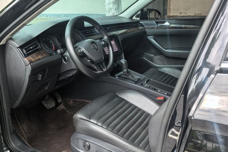 Used Volkswagen Magotan 2019 330TSI DSG Luxury Version China VI Standard Interior 2