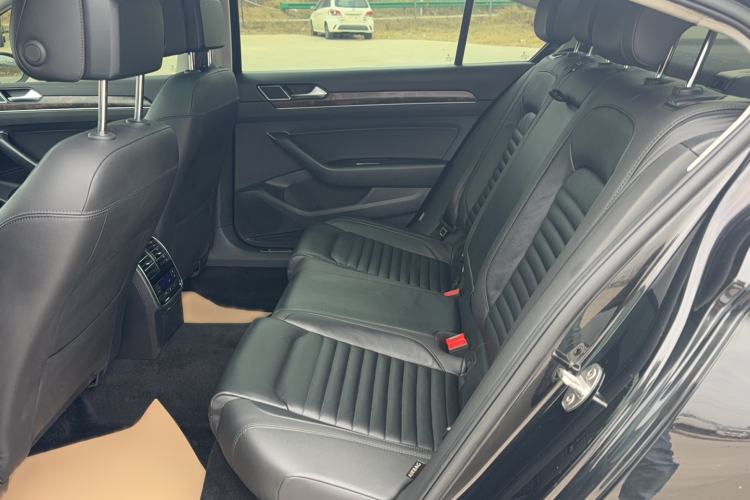 Used Volkswagen Magotan 2019 330TSI DSG Luxury Version China VI Standard Interior 2