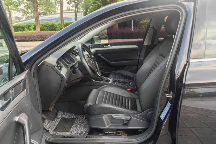 Used Volkswagen Magotan 2019 280TSI DSG Comfort Model China V Standard Interior 2