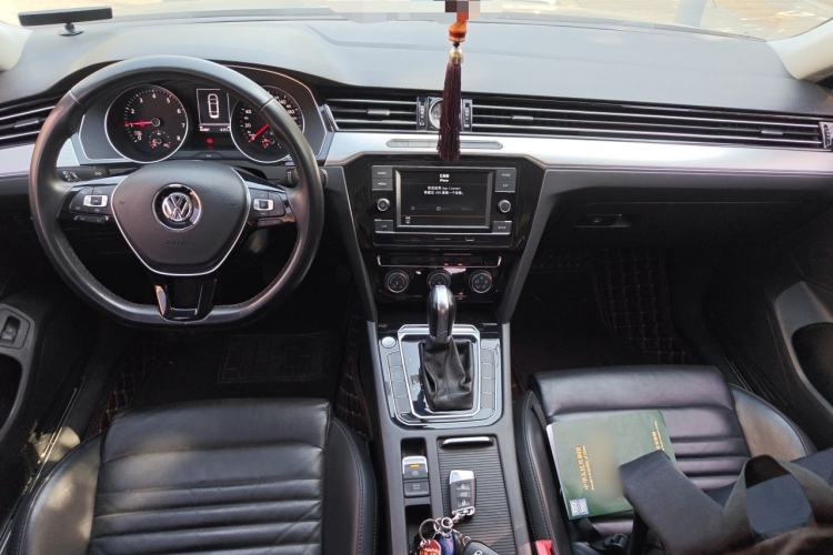 Used Volkswagen Magotan 2019 330TSI DSG Leading Model China VI Standard Interior 2