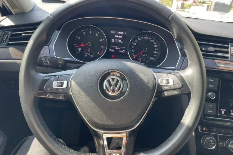 Used Volkswagen Magotan 2019 330TSI DSG Luxury Version China VI Standard Interior 2