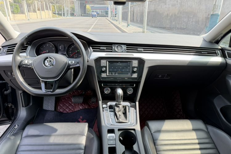 Used Volkswagen Magotan 2019 330TSI DSG Leading Model China VI Standard Interior 2