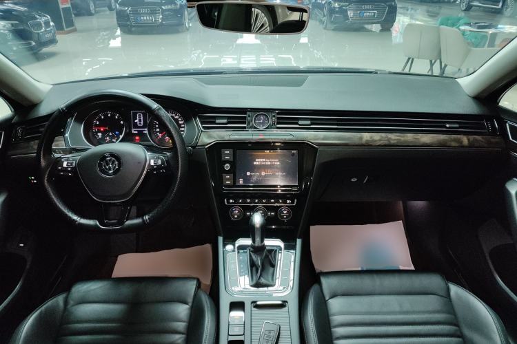 Used Volkswagen Magotan 2019 330TSI DSG Luxury Version China VI Standard Interior 2