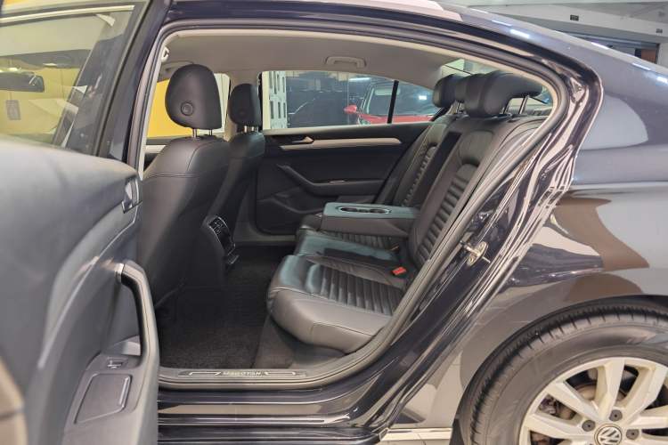Used Volkswagen Magotan 2019 280TSI DSG Comfort Model China VI Standard Interior 2