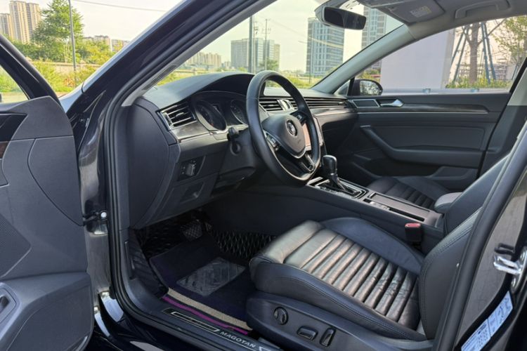 Used Volkswagen Magotan 2019 330TSI DSG Luxury Model China V Standard Interior 2