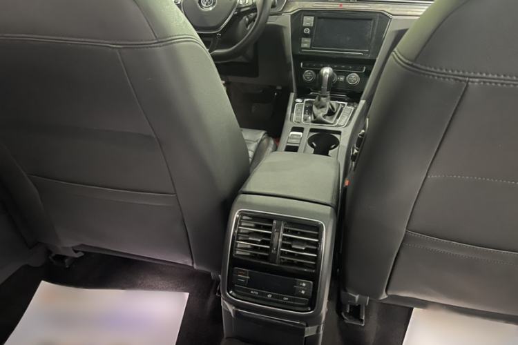 Used Volkswagen Magotan 2019 330TSI DSG Luxury Model China V Standard Interior 2