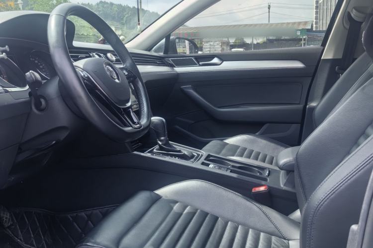 Used Volkswagen Magotan 2019 280TSI DSG Leading Model China VI Standard Interior 2