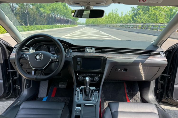 Used Volkswagen Magotan 2019 330TSI DSG Luxury Version China VI Standard Interior 2