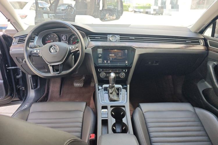 Used Volkswagen Magotan 2019 330TSI DSG Luxury Version China VI Standard Interior 2