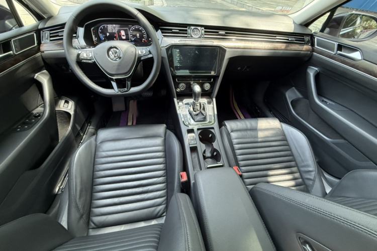 Used Volkswagen Magotan 2019 330TSI DSG Leading Model China VI Standard Interior 2