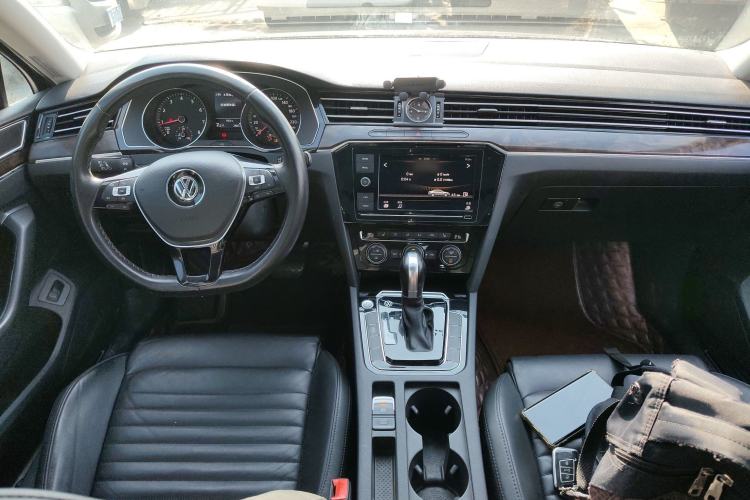 Used Volkswagen Magotan 2019 330TSI DSG Luxury Version China VI Standard Interior 2