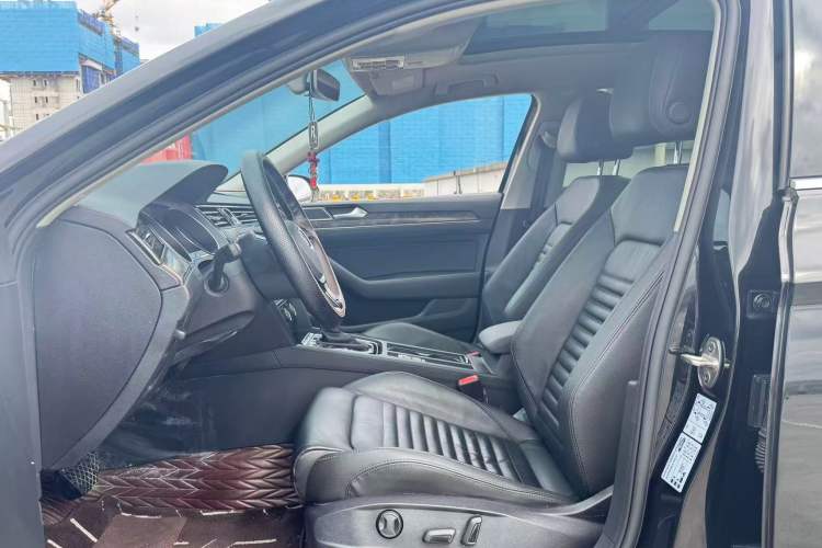 Used Volkswagen Magotan 2019 330TSI DSG Luxury Version China VI Standard Interior 2