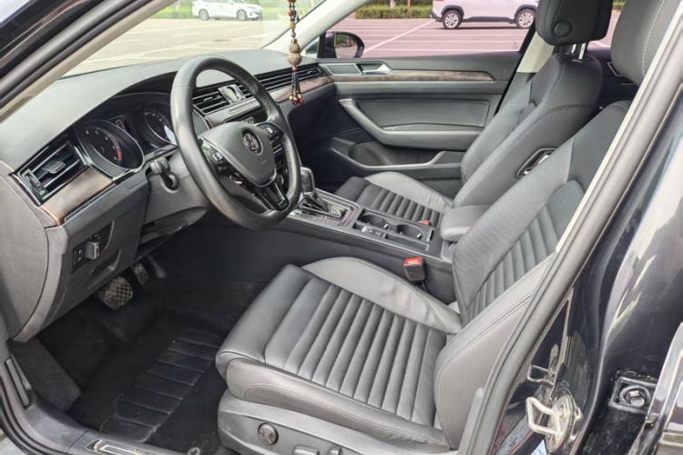 Used Volkswagen Magotan 2019 330TSI DSG Luxury Version China VI Standard Interior 2
