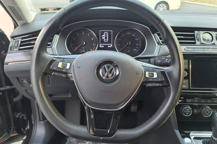 Used Volkswagen Magotan 2019 330TSI DSG Luxury Version China VI Standard Interior 2