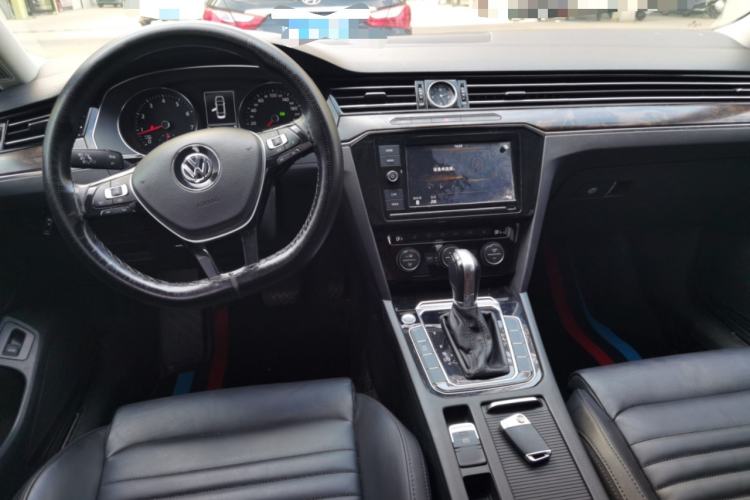 Used Volkswagen Magotan 2019 330TSI DSG Luxury Version China VI Standard Interior 2