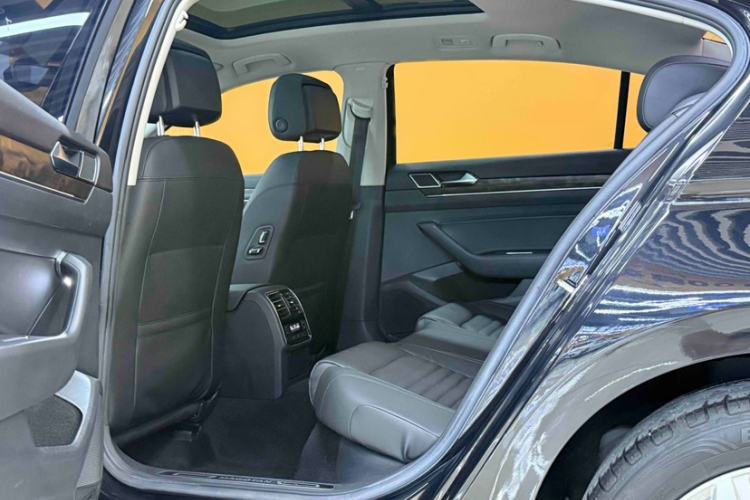 Used Volkswagen Magotan 2019 330TSI DSG Luxury Model China V Standard Interior 2