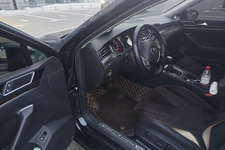 Used Volkswagen Magotan 2019 330TSI DSG Luxury Model China V Standard Interior 3