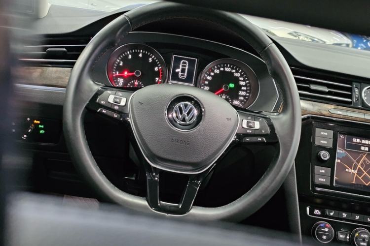 Used Volkswagen Magotan 2019 330TSI DSG Luxury Model China V Standard Interior 3