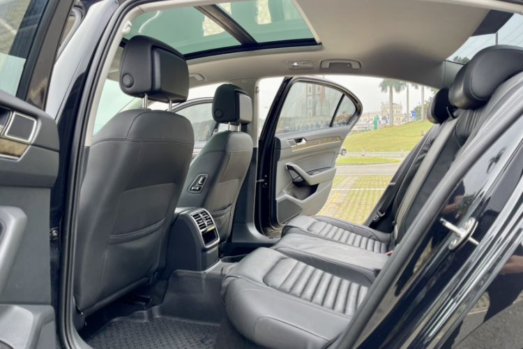 Used Volkswagen Magotan 2019 330TSI DSG Leading Model China VI Standard Interior 3