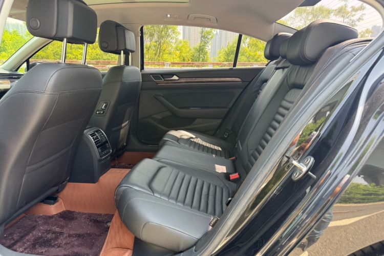 Used Volkswagen Magotan 2019 380TSI DSG Luxury Model China V Standard Interior 3