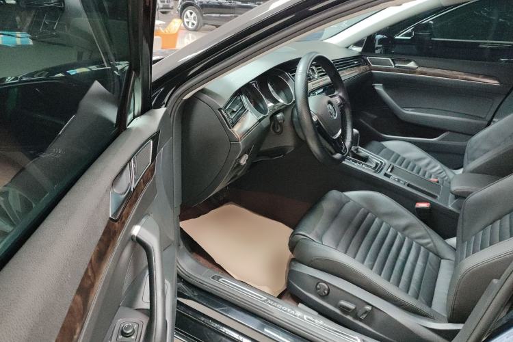 Used Volkswagen Magotan 2019 330TSI DSG Luxury Version China VI Standard Interior 3