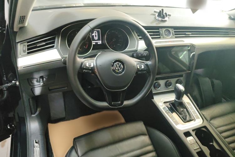 Used Volkswagen Magotan 2019 280TSI DSG Comfort Model China V Standard Interior 3
