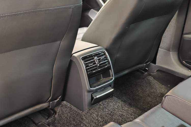 Used Volkswagen Magotan 2019 280TSI DSG Comfort Model China VI Standard Interior 3