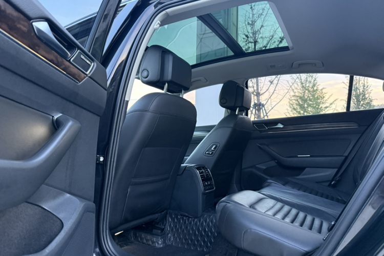 Used Volkswagen Magotan 2019 330TSI DSG Luxury Model China V Standard Interior 3