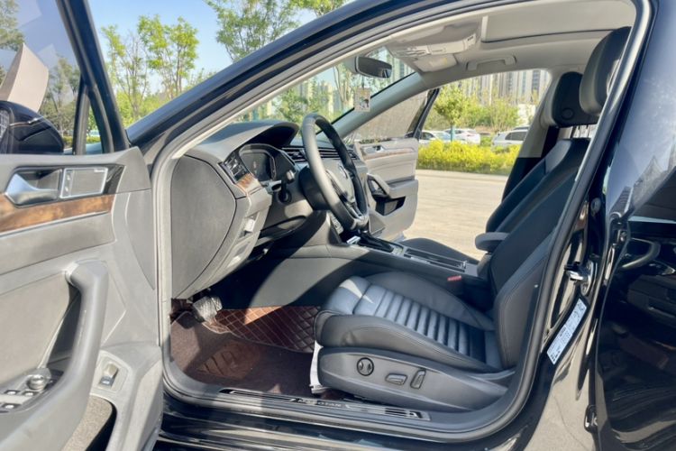 Used Volkswagen Magotan 2019 380TSI DSG Luxury Model China V Standard Interior 3