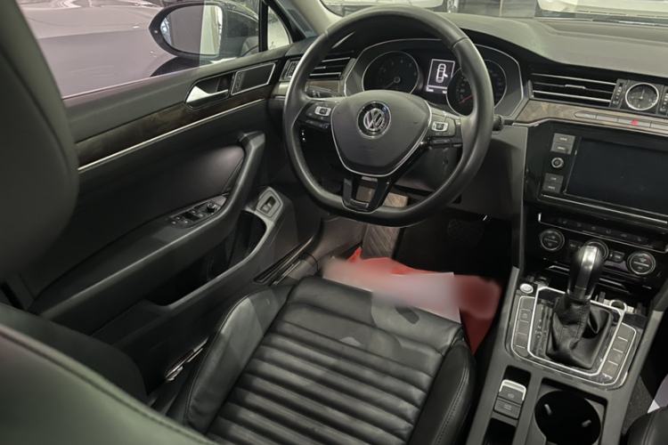 Used Volkswagen Magotan 2019 330TSI DSG Luxury Model China V Standard Interior 3