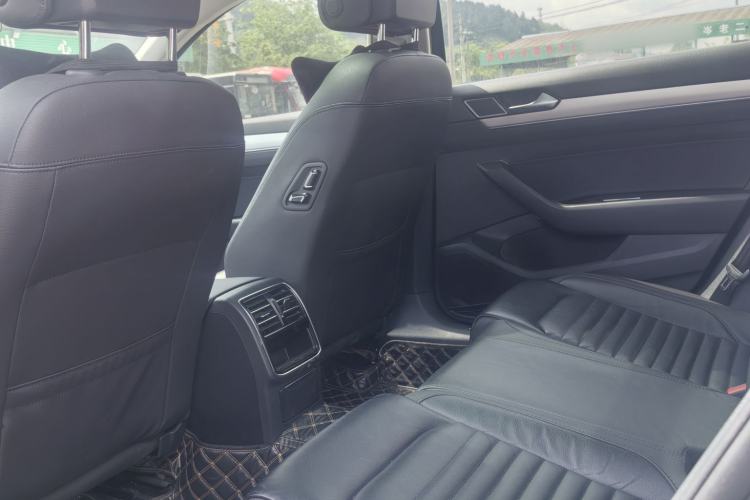 Used Volkswagen Magotan 2019 280TSI DSG Leading Model China VI Standard Interior 3
