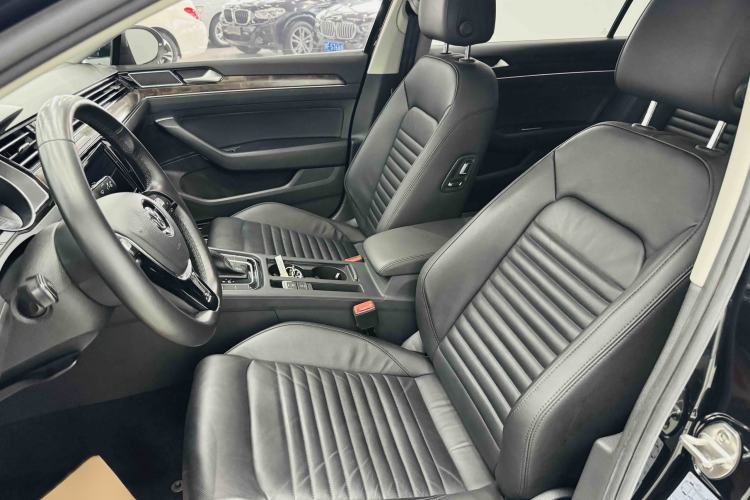 Used Volkswagen Magotan 2019 330TSI DSG Luxury Model China V Standard Interior 3