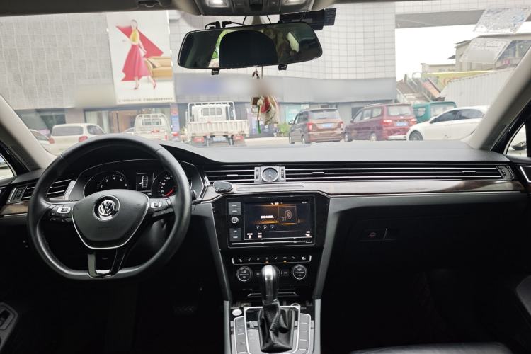 Used Volkswagen Magotan 2019 330TSI DSG Luxury Model China V Standard Interior 3