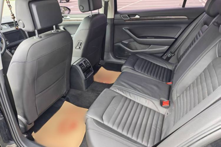 Used Volkswagen Magotan 2019 330TSI DSG Luxury Version China VI Standard Interior 3