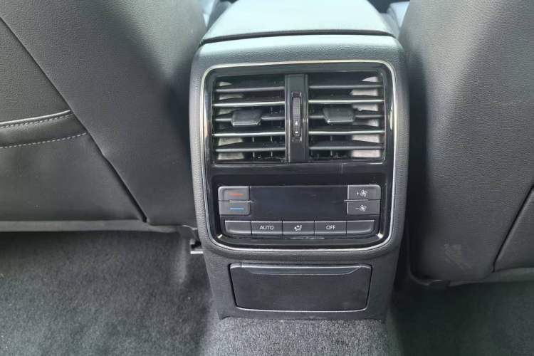 Used Volkswagen Magotan 2019 330TSI DSG Luxury Version China VI Standard Interior 3