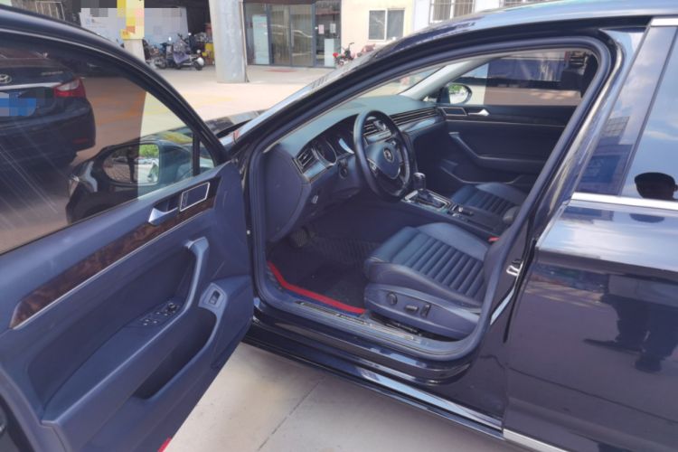 Used Volkswagen Magotan 2019 330TSI DSG Luxury Version China VI Standard Interior 3